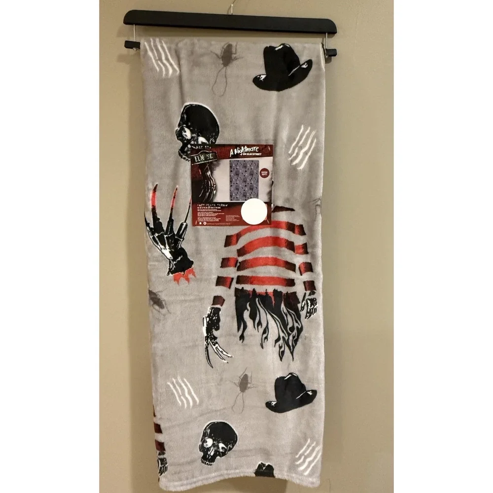 A Nightmare On‎ Elm Street Soft Plush Throw Blanket 50x70 NWT Horror Halloween